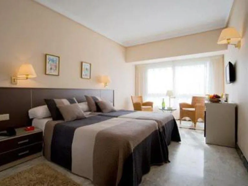 Hotel Avenida Сан-Себастьян